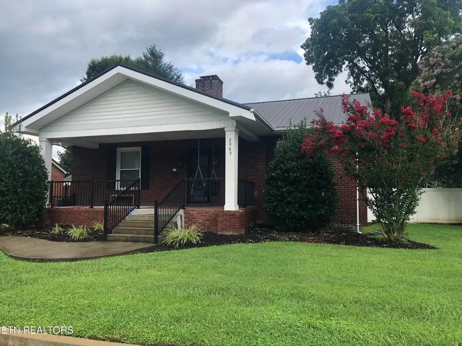 2909 W Cumberland Ave, Middlesboro, KY 40965 - #3