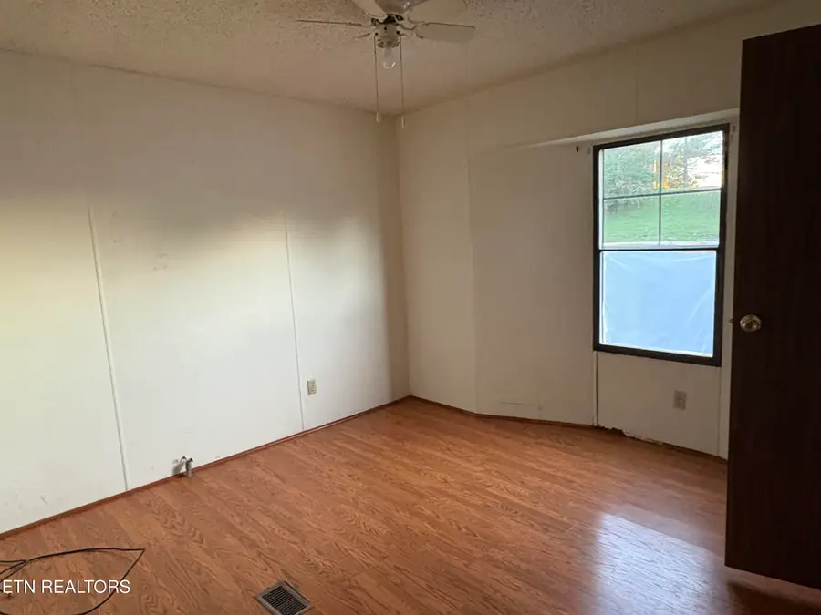 865 Shade Pressnell Rd, Tazewell, TN 37879 - #3