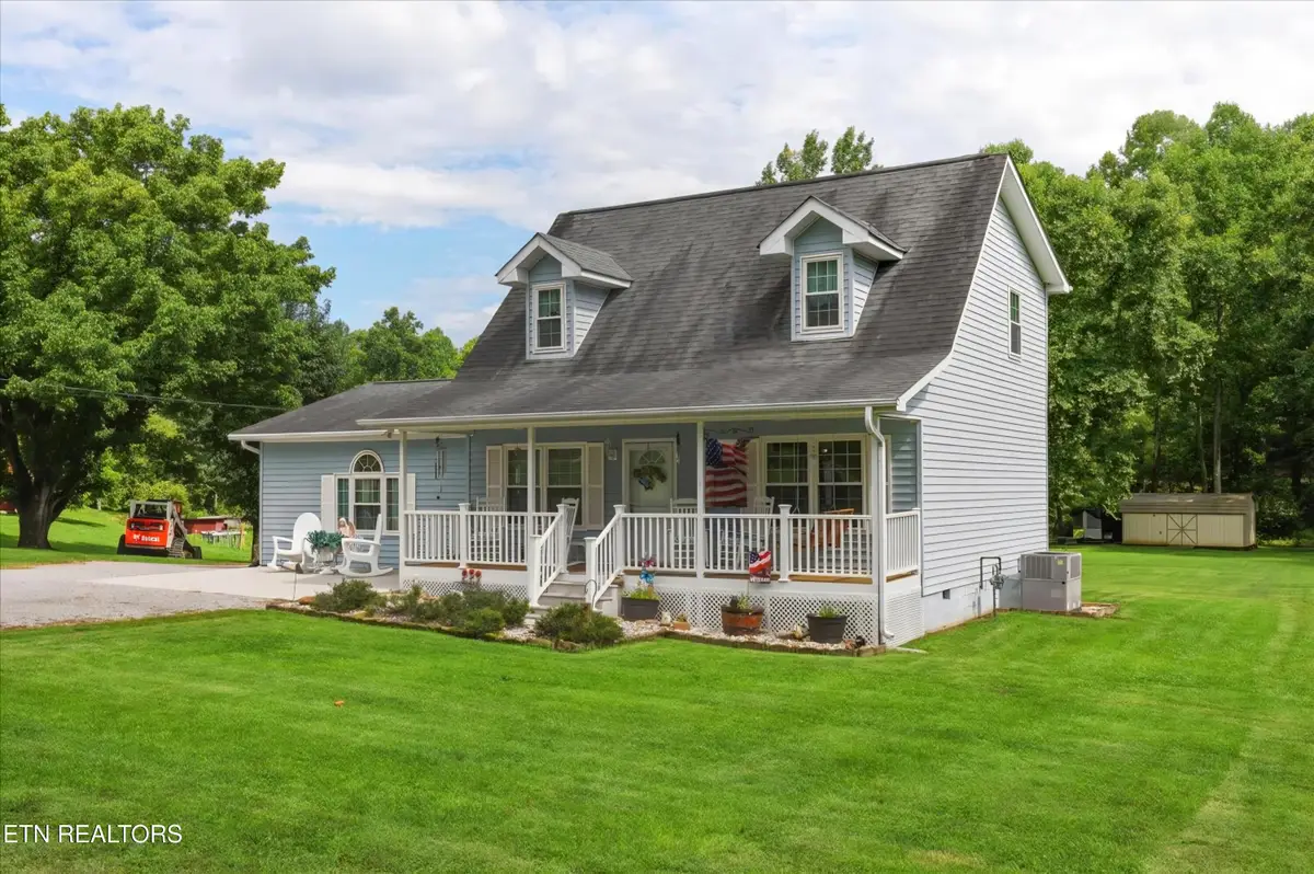 2042 Dutch Valley Rd, Clinton, TN 37716 - #1