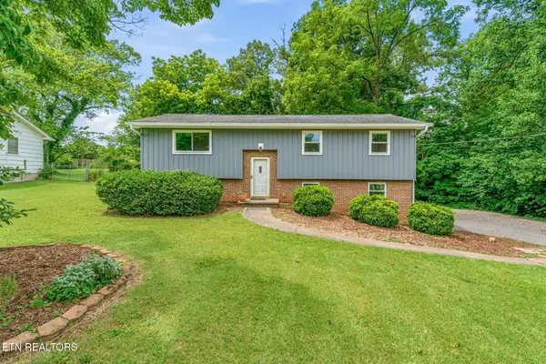 8301 Hunterhill Drive, Knoxville, TN 37923