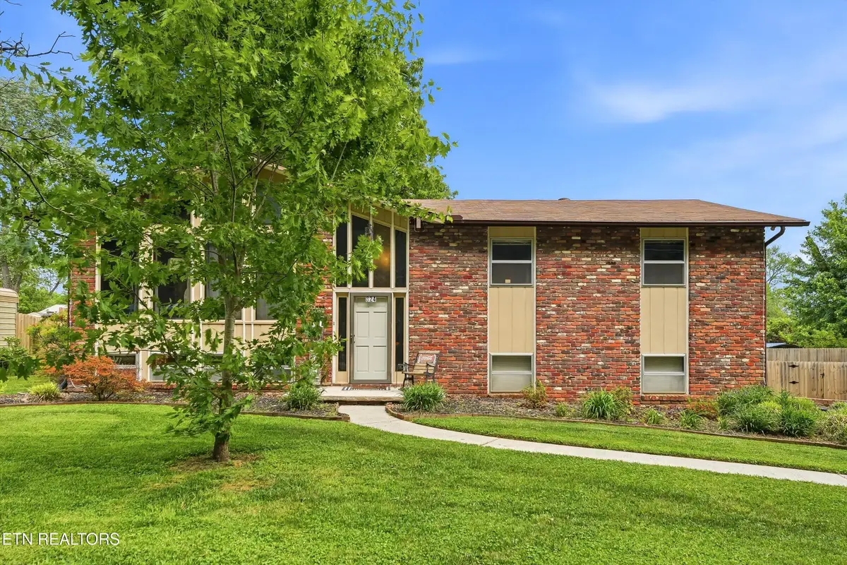 824 Sanders Rd, Knoxville, TN 37923 - #1