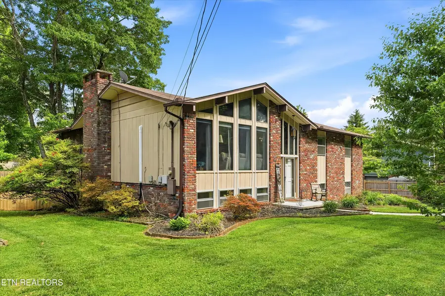 824 Sanders Rd, Knoxville, TN 37923 - #2