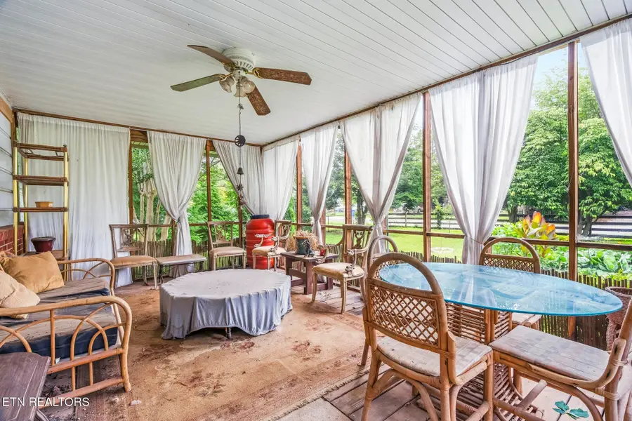 121 W Hutchinson Circle, Oak Ridge, TN 37830 - #3