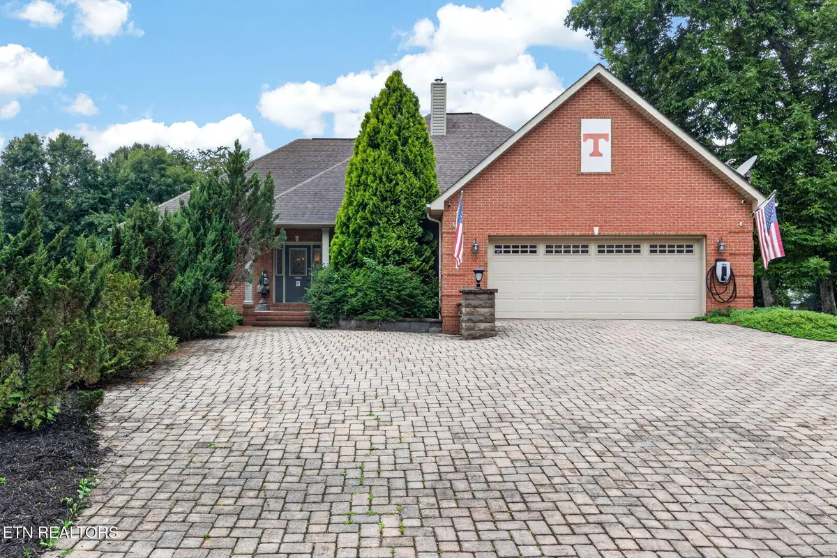 2010 Ona Rd, Crossville, TN 38572 - #1