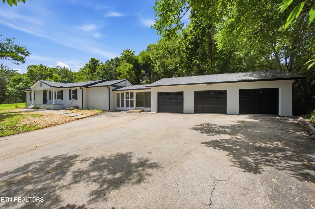 1946 Bluff Rd, Harriman, TN 37748 - #1