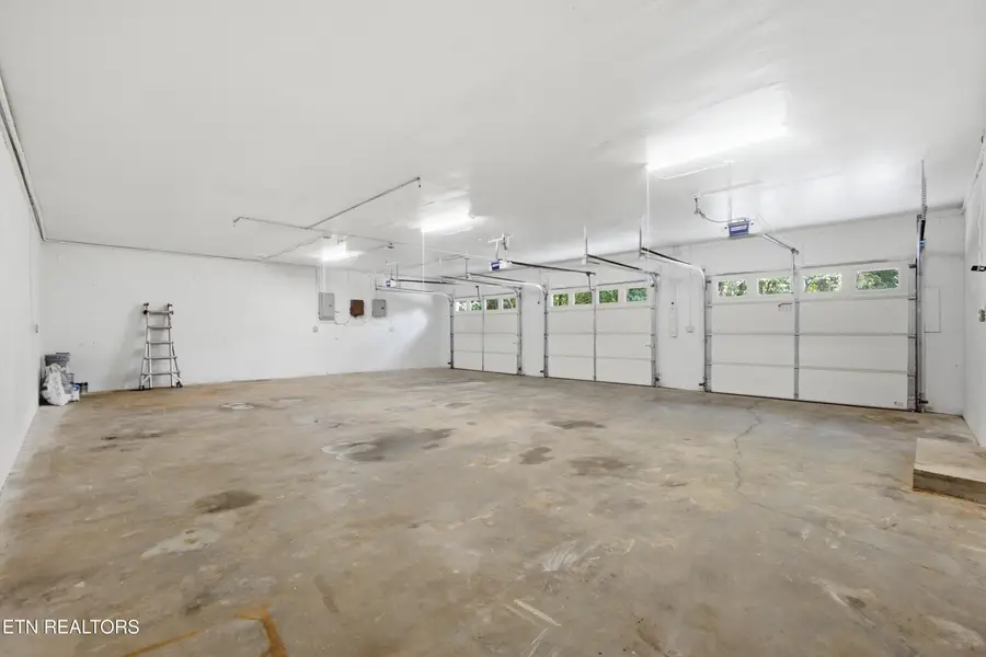 1946 Bluff Rd, Harriman, TN 37748 - #2