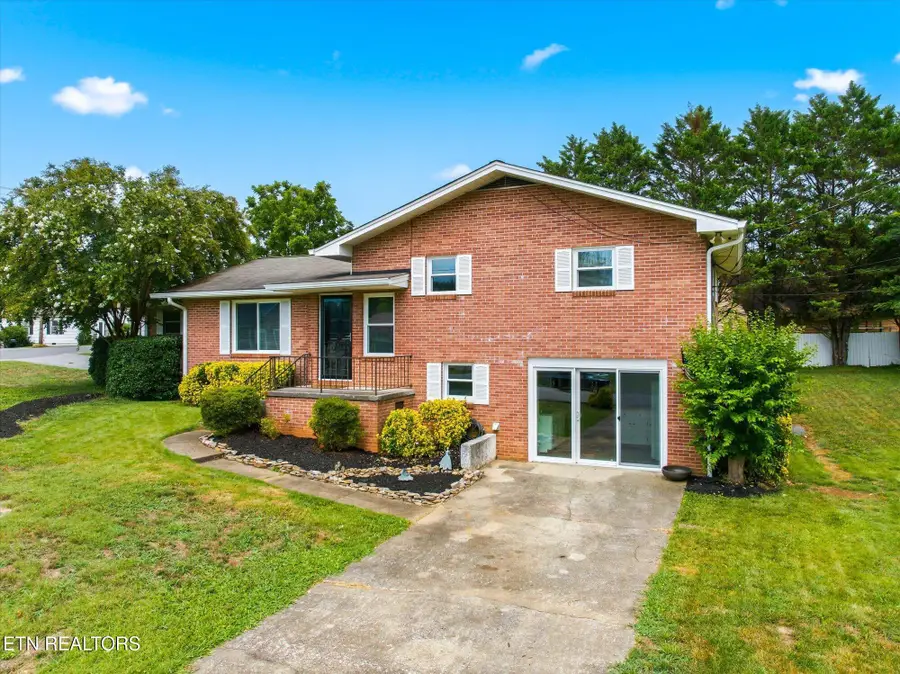 303 Scott Street St, Athens, TN 37303 - #2