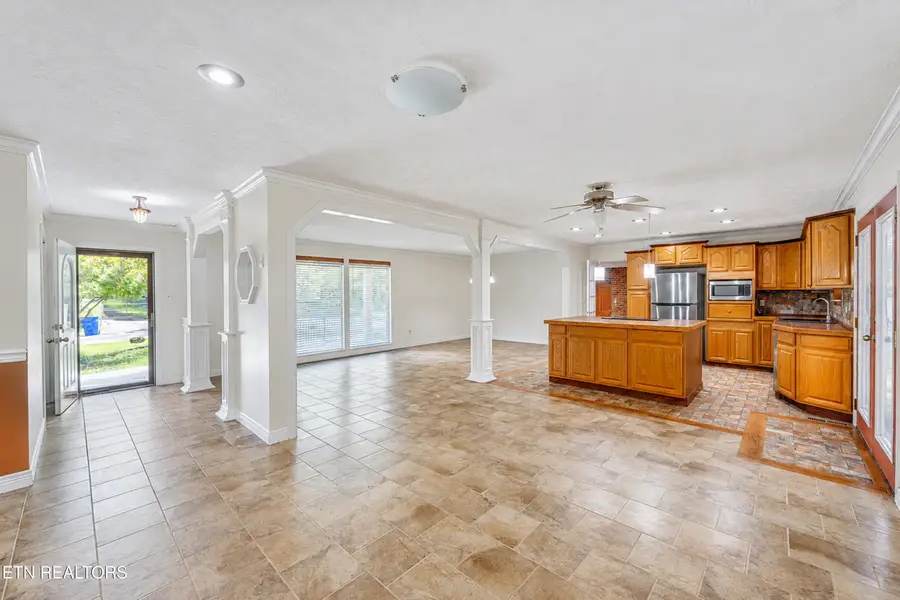 217 Wakefield Rd, Knoxville, TN 37922 - #3