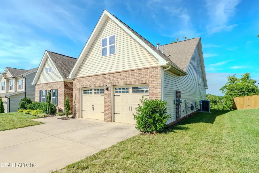 284 Aspen Drive, Lenoir City, TN 37771 - #2
