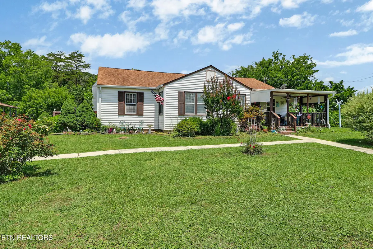 211 Omega St, Harriman, TN 37748 - #1