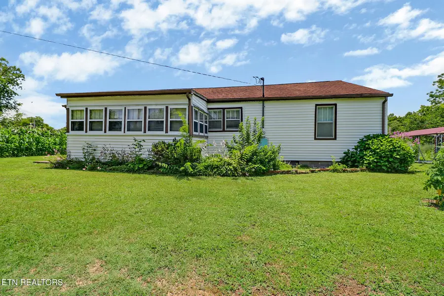 211 Omega St, Harriman, TN 37748 - #2