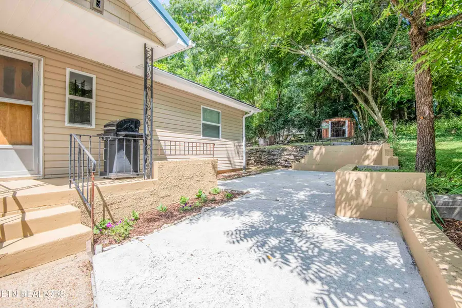 306 W Faunce Rd, Oak Ridge, TN 37830 - #2