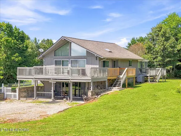 1818 Circle Lake Drive, Dandridge, TN 37725