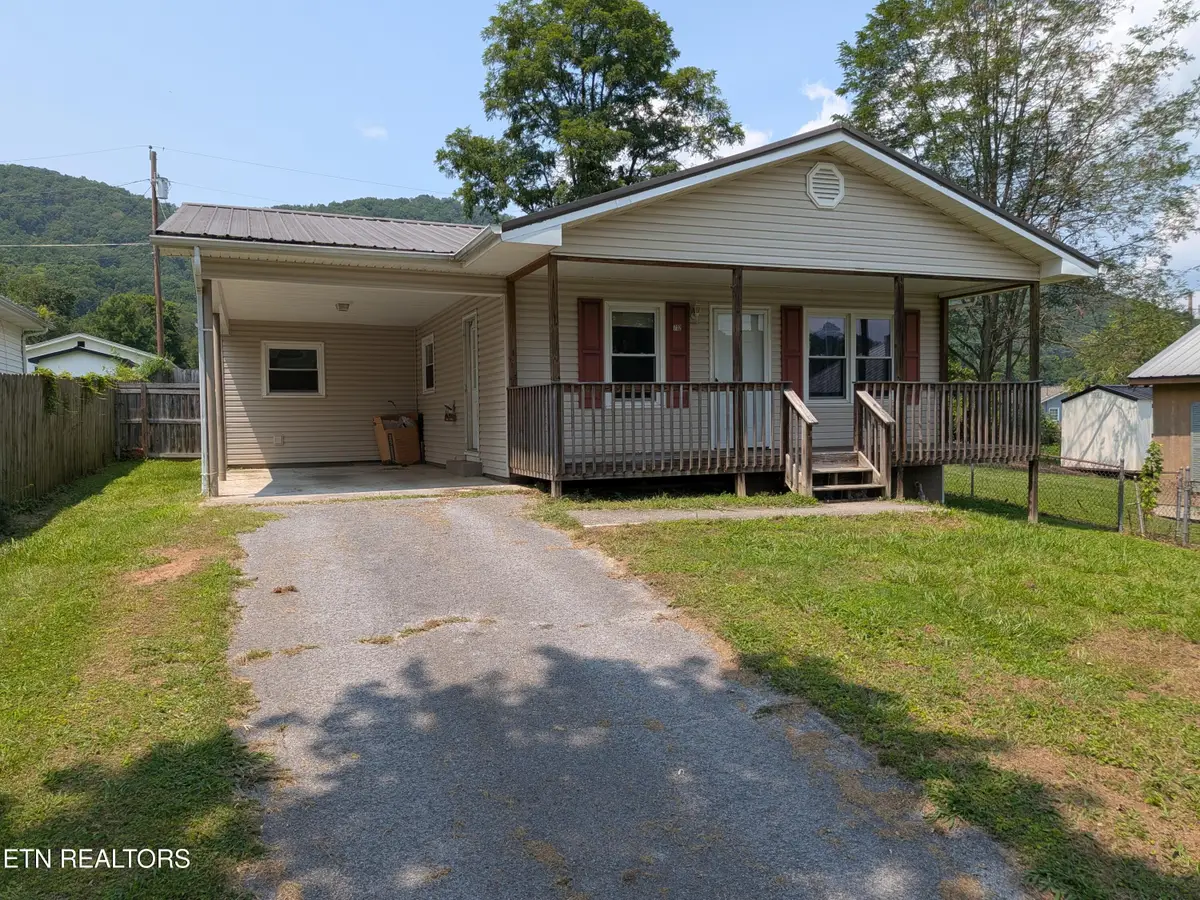 712 W Walden St, Lafollette, TN 37766 - #1