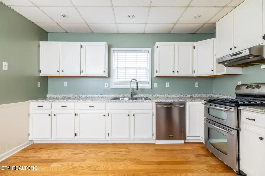 409 W 5th Ave, Lenoir City, TN 37771 - #3