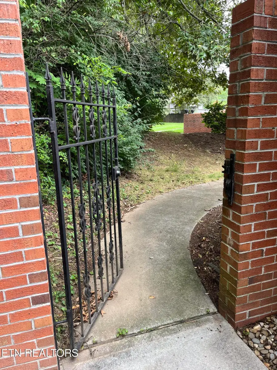 4125 Woodlawn Pike #D9, Knoxville, TN 37920 - #3