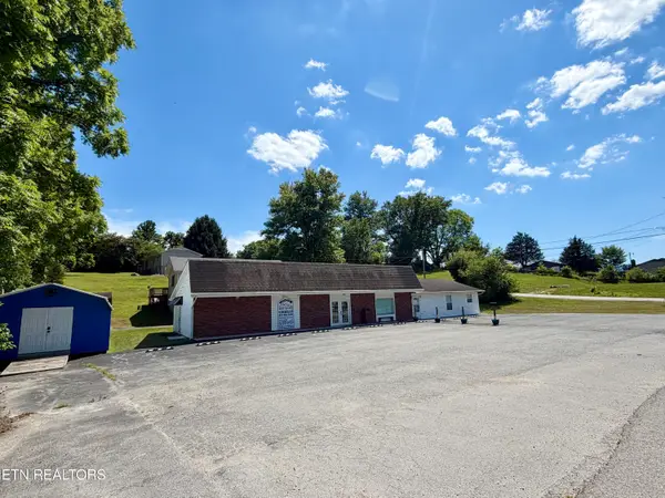 1165 Towe String Rd, Jacksboro, TN 37757