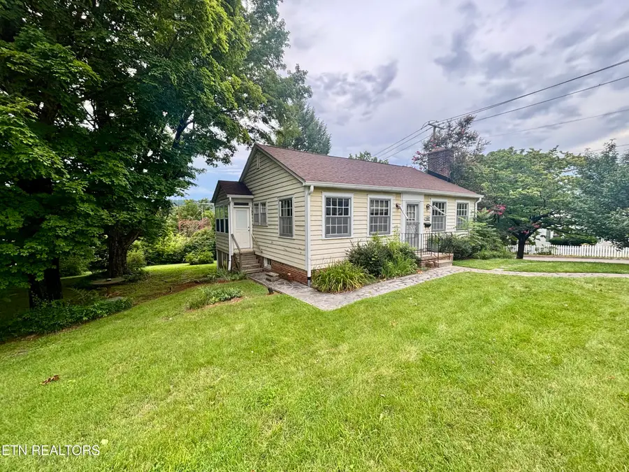 945 E Churchwell Ave, Knoxville, TN 37917 - #2