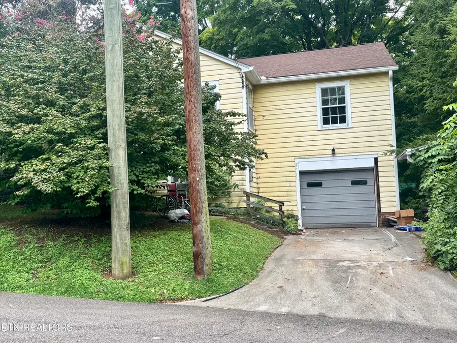 945 E Churchwell Ave, Knoxville, TN 37917 - #3