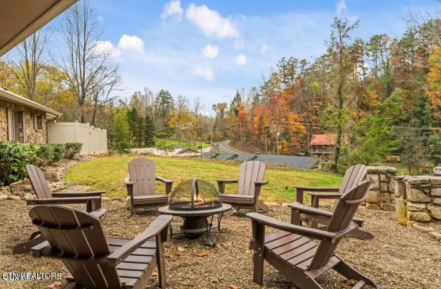 560 Buckhorn Rd, Gatlinburg, TN 37738 - #2