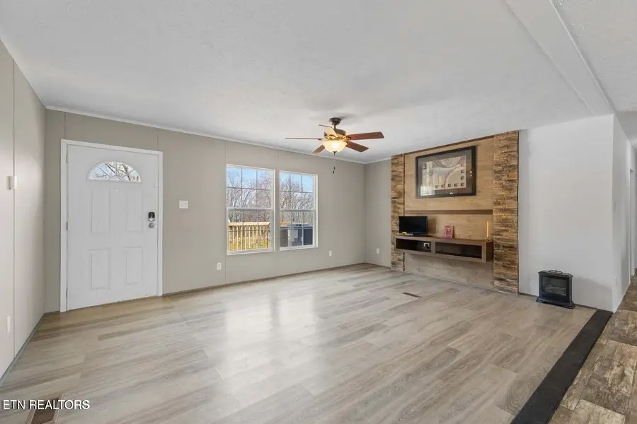 523 N Point Rd, Sweetwater, TN 37874 - #3