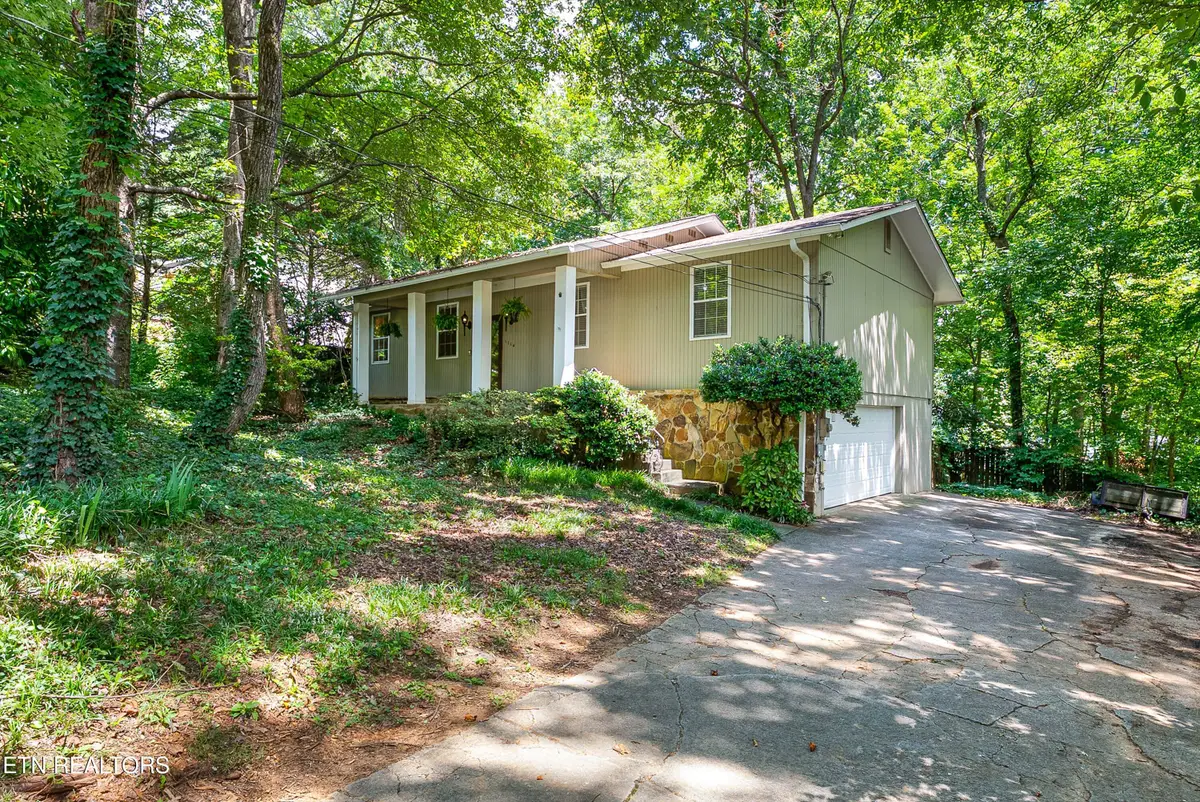 1114 Rain Tree Rd, Knoxville, TN 37923 - #1