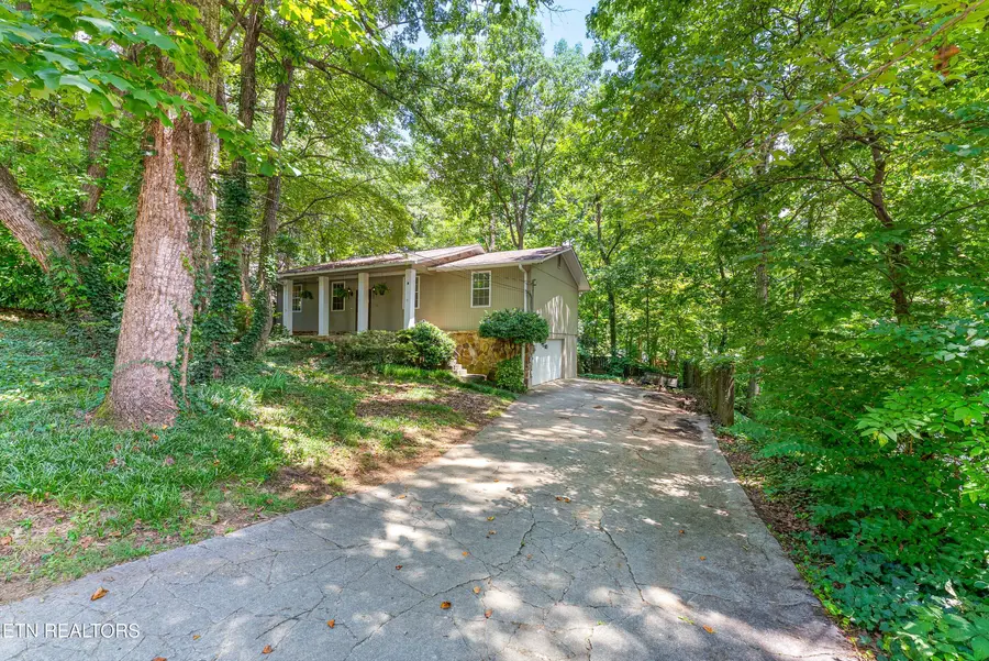 1114 Rain Tree Rd, Knoxville, TN 37923 - #2
