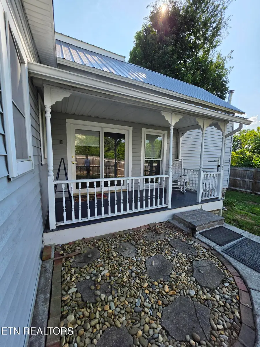 702 Clinton St, Harriman, TN 37748 - #2