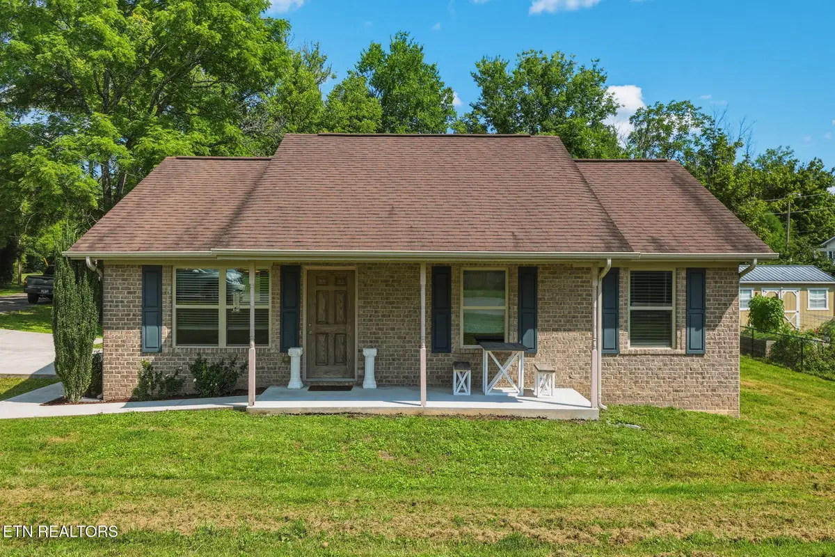 623 Hendrickson St, Clinton, TN 37716 - #1