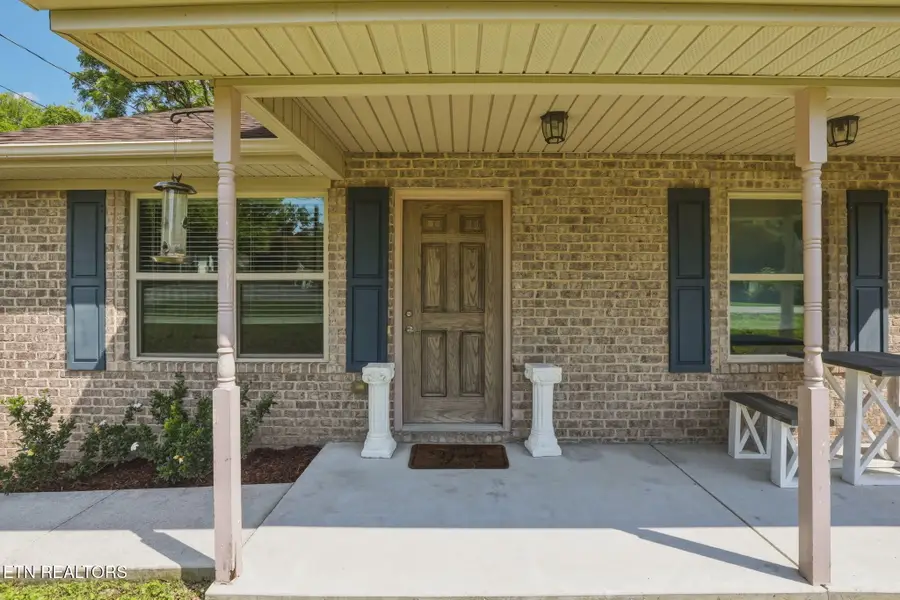 623 Hendrickson St, Clinton, TN 37716 - #2