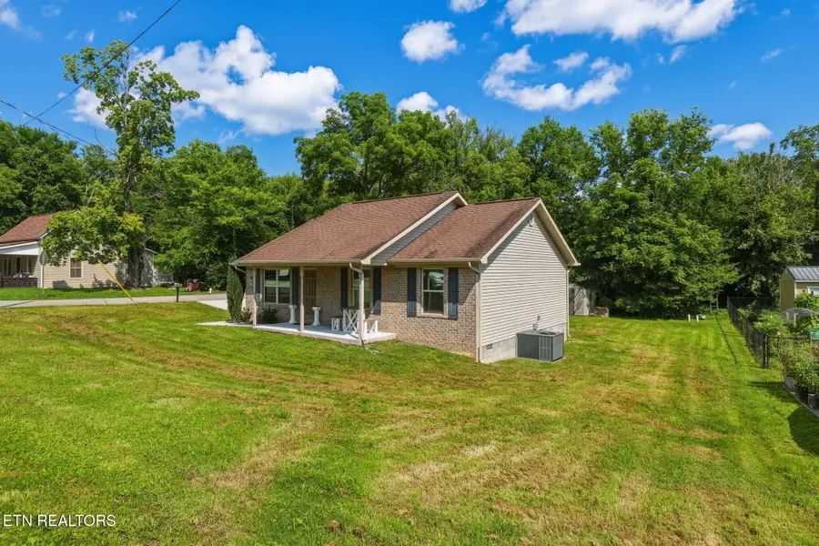 623 Hendrickson St, Clinton, TN 37716 - #3