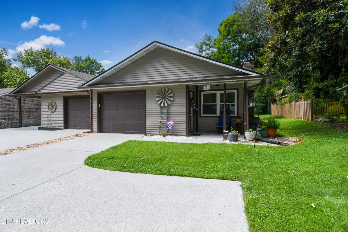 923 S Court St, Maryville, TN 37803 - #1
