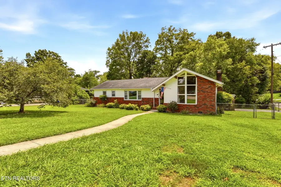 301 Cross St, Clinton, TN 37716 - #2