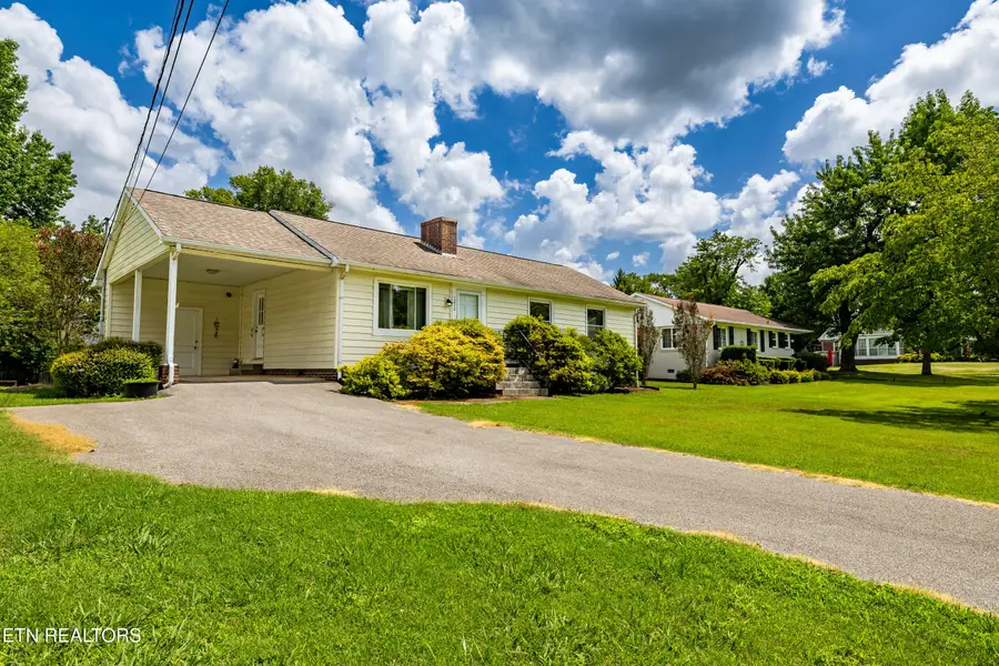 1218 Redwood Ave, Maryville, TN 37803 - #2