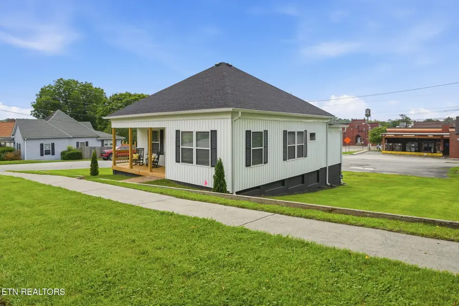 210 E 1st Ave, Lenoir City, TN 37771 - #2
