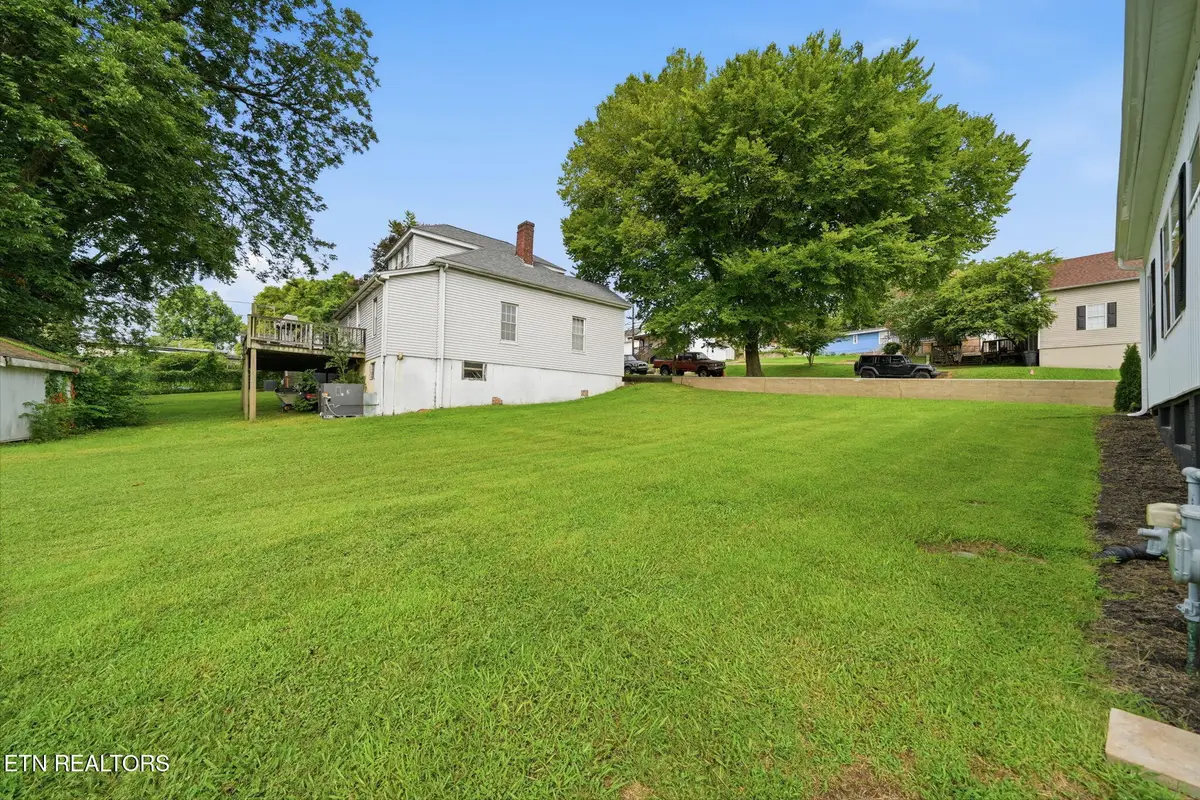 208 E 1st Ave, Lenoir City, TN 37771 - #1