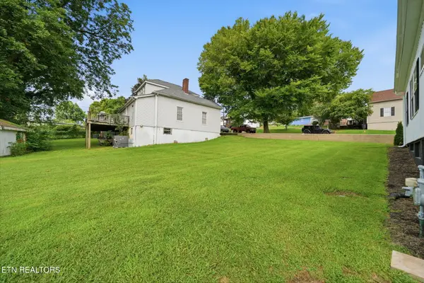 208 E 1st Ave, Lenoir City, TN 37771