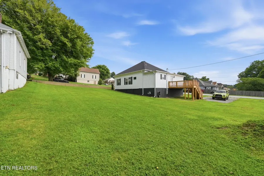 208 E 1st Ave, Lenoir City, TN 37771 - #2