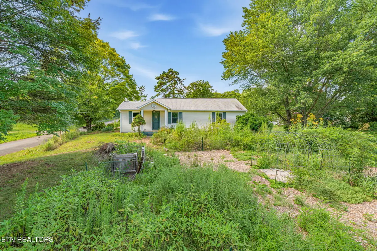 231 Wright Rd, Oliver Springs, TN 37840 - #1