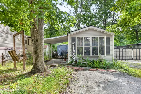 9227 Cherokee Tr, Crossville, TN 38572