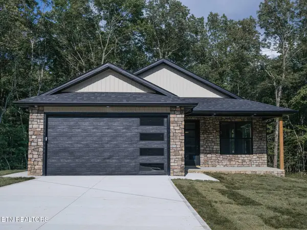 131 Rowewood Lane, Crossville, TN 38558