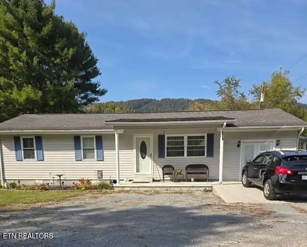 5829 Dr Thomas Walker Rd, Rose Hill, VA 24281