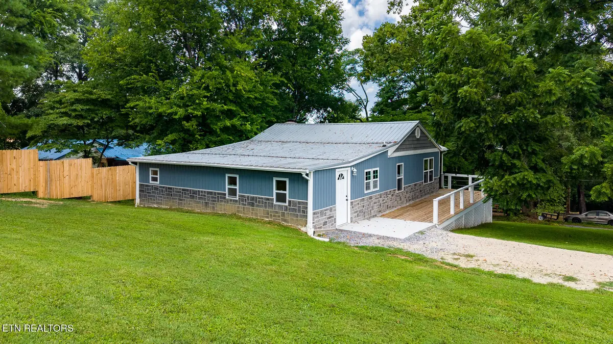 305 Augusta Ave, Maryville, TN 37804 - #1