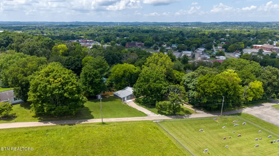 305 Augusta Ave, Maryville, TN 37804 - #3