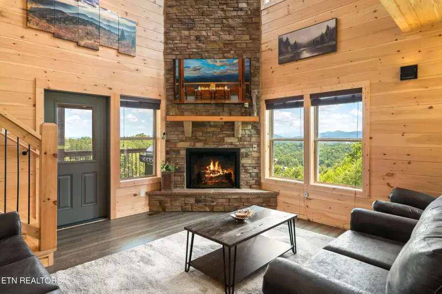 812 Peak Loop Way, Pigeon Forge, TN 37862 - #3