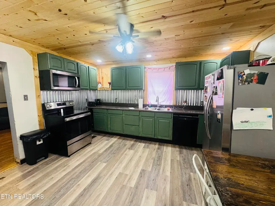 812 Andys Ridge Rd, Briceville, TN 37710 - #2