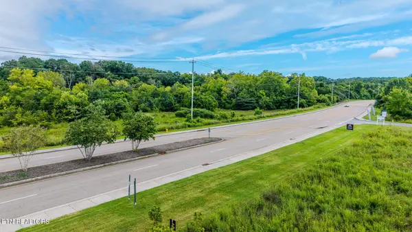 2475 Creekwood Park Blvd, Lenoir City, TN 37772