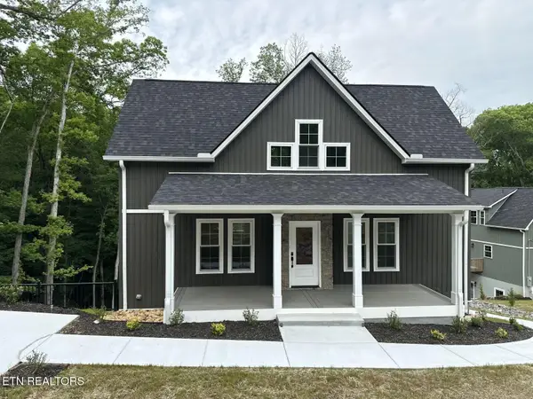 160 California Ave, Oak Ridge, TN 37830