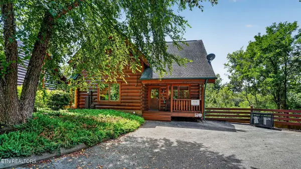 1123 Towering Oaks Drive, Sevierville, TN 37876