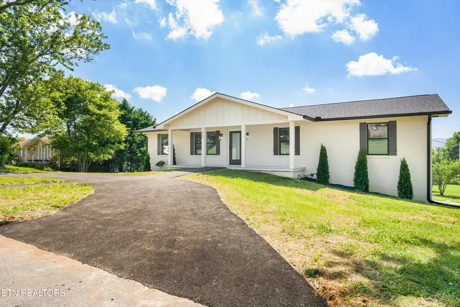 425 Third St, Seymour, TN 37865 - #2